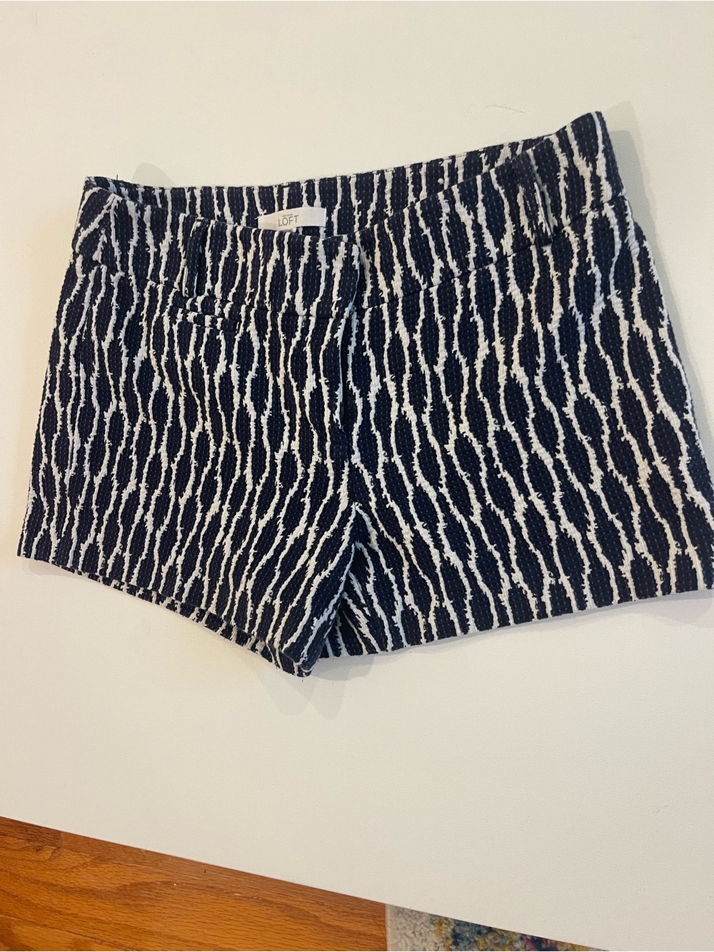 LOFT Navy Ivory Textured Jacquard Shorts Size 4 Cotton Blend Coastal Preppy